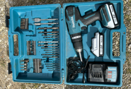 Location outil Perceuse visseuse Sans-fil Makita près de Aubusson