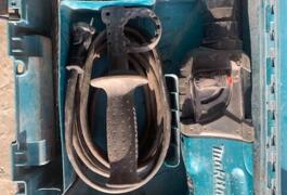 Location outil Perforateur électrique Makita près de Saint-Sébastien-de-Morsent