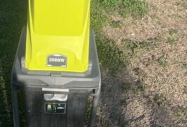 Location outil Broyeur de végetaux électrique Ryobi près de Orange