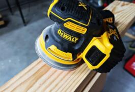 Location outil Ponceuse excentrique a batterie  Dewalt près de Tigery