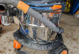Location outil Aspirateur eau poussière électrique près de Pignan
