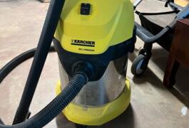 Location outil Aspirateur eau poussière électrique Karcher près de Châteaubourg