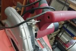 Location outil Scie plongeante électrique près de Sèvremoine