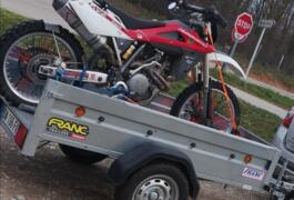 Location outil Remorque porte moto Moins de 750kg près de Leyrieu