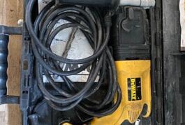 Location outil Perforateur à percussion électrique Dewalt près de Annecy