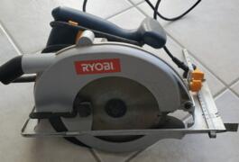 Location outil Scie circulaire électrique Ryobi près de Josse