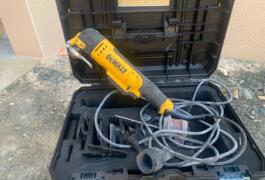 Location outil Outil multifonction électrique Dewalt près de Chanoz-Châtenay