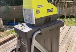 Location outil Broyeur de végétaux  Ryobi près de Anglet