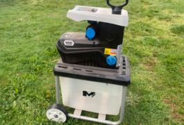 Location outil Broyeur de végetaux électrique près de Chanoz-Châtenay