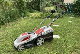 Location outil Tondeuse électrique Sterwins près de Toulouse