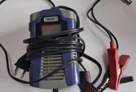 Location outil Chargeur de batterie électrique près de Agen