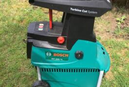 Location outil Broyeur de végetaux électrique Bosch près de Trégunc