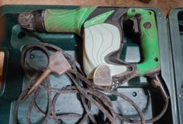 Location outil Burineur perforateur électrique Hikoki près de Poilly-sur-Tholon