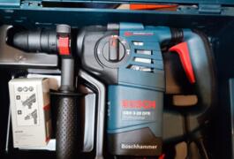 Location outil Perforateur burineur électrique Bosch près de Poilly-sur-Tholon