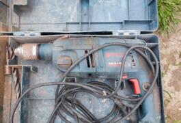 Location outil Perceuse électrique Bosch près de Poilly-sur-Tholon