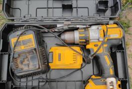 Location outil Visseuse perceuse Sans-fil Dewalt près de Poilly-sur-Tholon