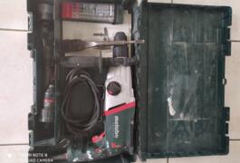 Location outil Burineur perforateur électrique Metabo près de Pouilley-les-Vignes