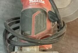 Location outil Affleureuse électrique Makita près de Nandax