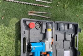 Location outil Perforateur électrique près de Voulangis