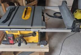 Location outil Scie sur table  Dewalt près de Sussargues
