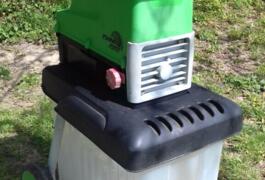 Location outil Broyeur de végetaux électrique près de Varzay