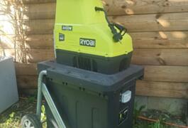 Location outil Broyeur de végetaux électrique Ryobi près de Vandœuvre-lès-Nancy