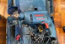 Location outil Perceuse électrique bosch  Bosch près de Bain-de-Bretagne