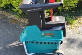 Location outil Broyeur de végetaux électrique Bosch près de Presles-en-Brie