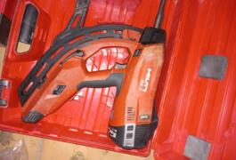 Location outil Cloueuse Gaz Hilti près de Caulnes