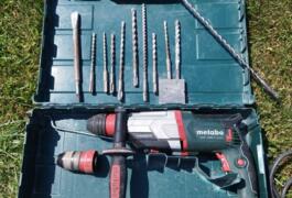 Location outil Perforateur burineur électrique Metabo près de Montsoreau