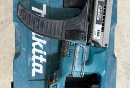 Location outil Visseuse à placo électrique Makita près de Saubens