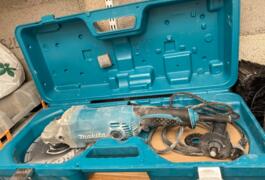 Location outil Meuleuse disqueuse 230mm Makita près de Saint-Jean-de-la-Ruelle