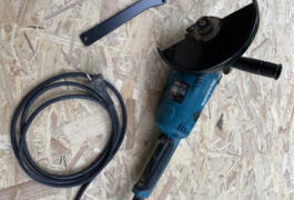 Location outil Meuleuse 230mm Makita près de Saint-Brieuc