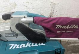 Location outil Ponceuse à bande électrique Makita près de Angers