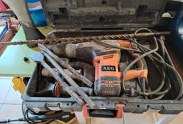 Location outil Perforateur burineur électrique Aeg près de Logonna-Daoulas