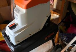 Location outil Broyeur de végetaux électrique Stihl près de Vains