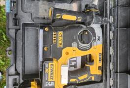 Location outil Perceuse à percussion Sans-fil Dewalt près de Pluvigner