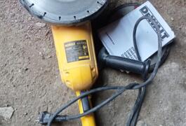 Location outil Meuleuse filaire dewalt 230mm Dewalt près de Châteauneuf