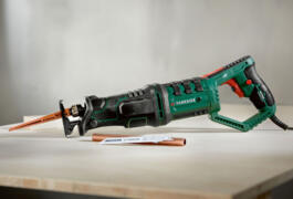 Location outil Scie sabre électrique près de Non renseignée