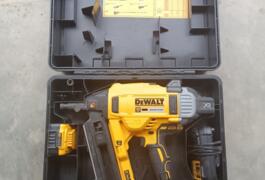 Location outil Cloueur électrique Dewalt près de Challans