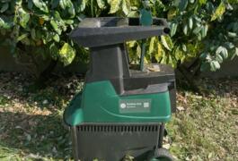 Location outil Broyeur de végetaux électrique Bosch près de Rezé