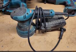 Location outil Ponceuse excentrique électrique Makita près de Montpellier