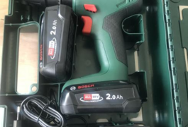 Location outil Perceuse à percussion Sans-fil Bosch près de Marly-le-Roi
