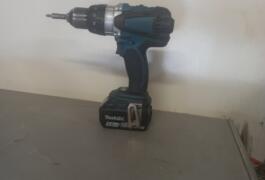 Location outil Visseuse perceuse Sans-fil Makita près de Loriol-sur-Drôme