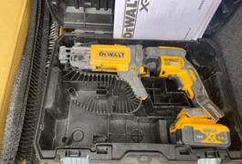 Location outil Visseuse à placo électrique Dewalt près de Pécorade