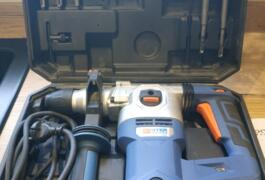 Location outil Marteau perforateur électrique près de Pouldreuzic