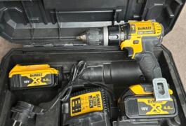 Location outil Perceuse à percussion Sans-fil Dewalt près de Joinville-le-Pont