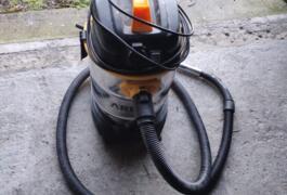 Location outil Aspirateur de chantier électrique près de La Chevrolière