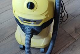 Location outil Aspirateur eau poussière électrique Karcher près de Roz-Landrieux