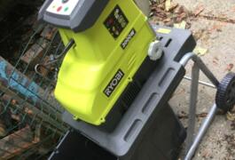 Location outil Broyeur de végetaux électrique Ryobi près de Saint-Michel-sur-Orge